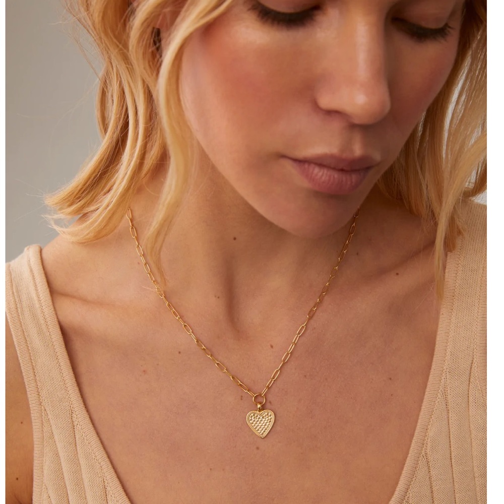 Anna Beck Medium Heart Necklace new with pouch.Price firm